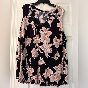 Papermoon 1X sleeveless top is flowy and roomy and very comfortable!